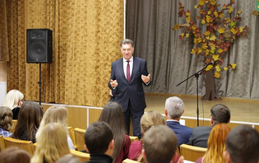 ����: obzor.lt