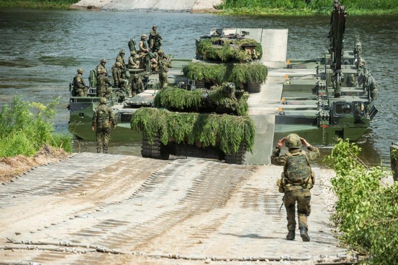 Войска НАТО проводят учения на границе Польши и Литвы, имитируя 'российское вторжение'