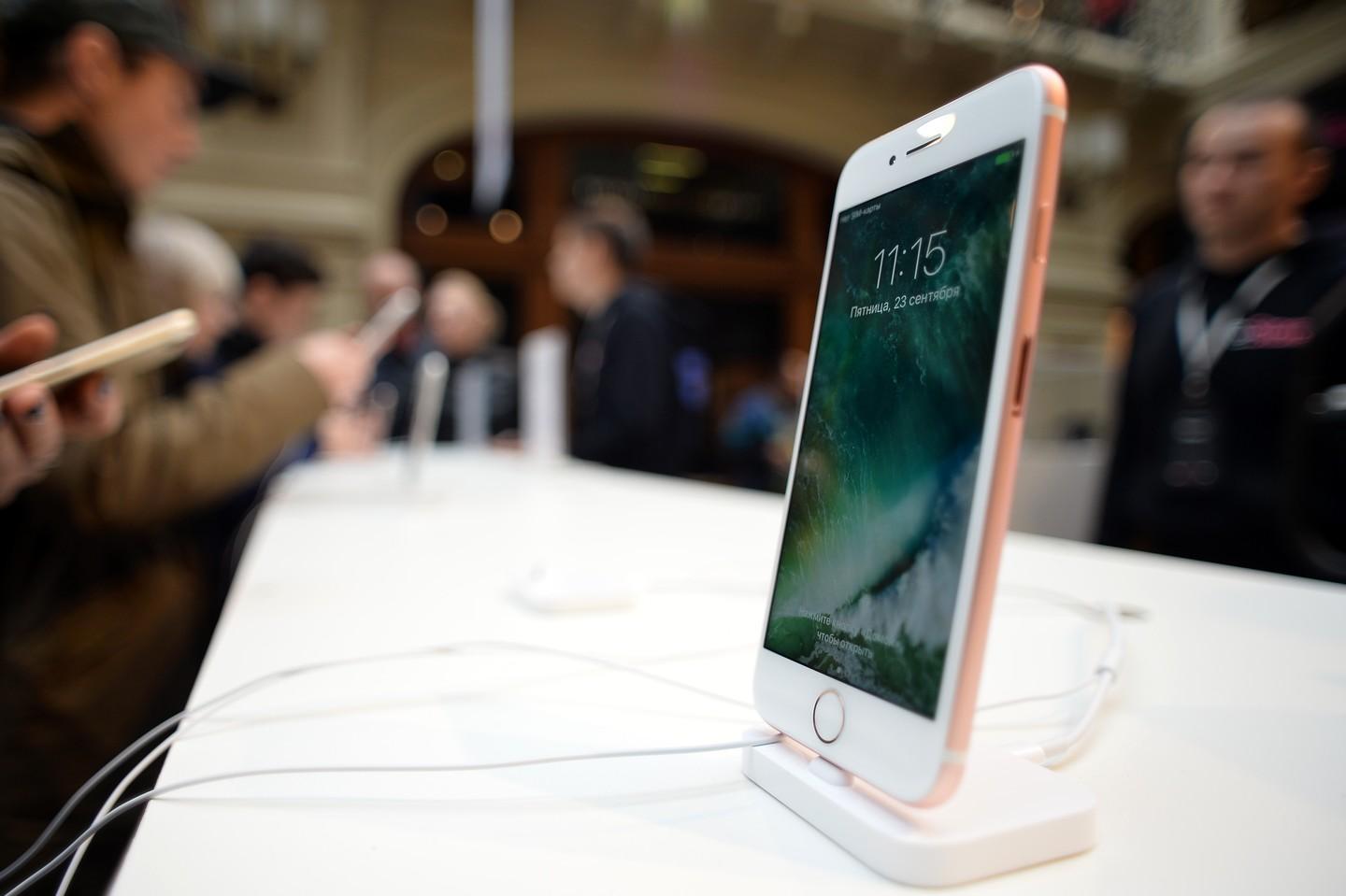 Выпуск iPhone 8 начнётся в конце 2017 г. Выпуск iPhone 8 начнётся в конце 2017 г.