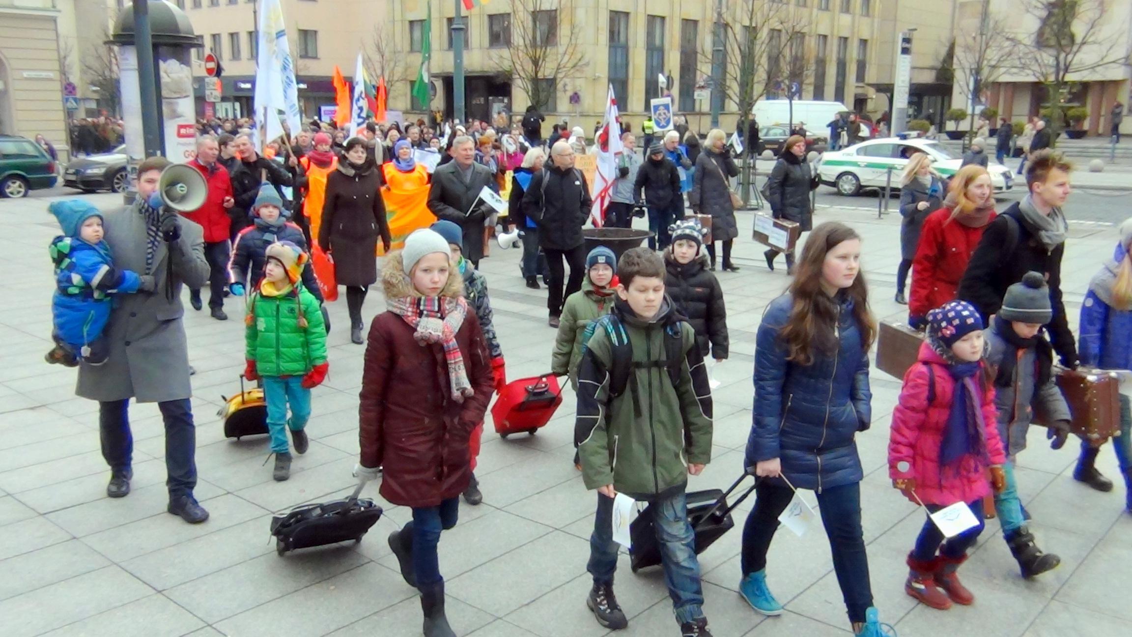 Литовские учителя снова обещают протесты и забастовки