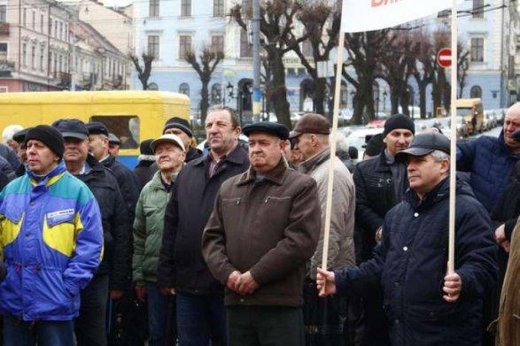 Сторонники Саакашвили проводят в Киеве марш за импичмент Порошенко