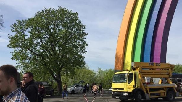 В Киеве заблокировали раскраску арки Дружбы народов к Евровидению-2017