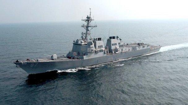 Эсминец ВМС США столкнулся с контейнеровозом у берегов Японии (видео)