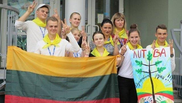 После случая с поездкой молодежи из Плунге ведомства обновлят рекомендации о сотрудничестве с РФ