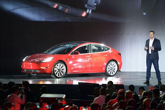 Илон Маск представил Tesla Model 3