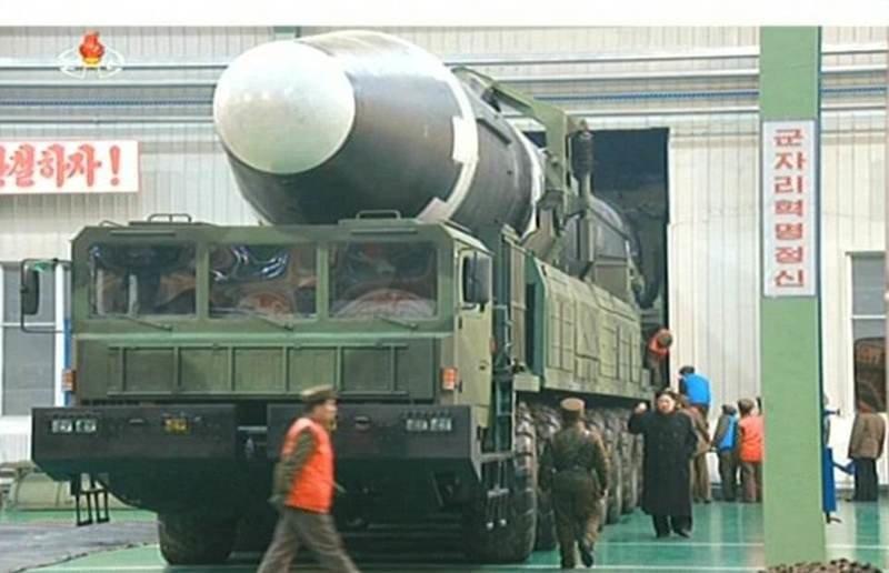 На параде в Пхеньяне показали баллистическую ракету Hwasong-15