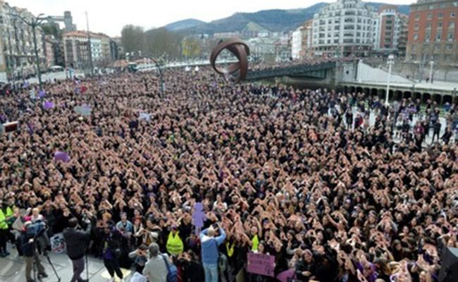 Испанцы провели общенациональную забастовку за права женщин